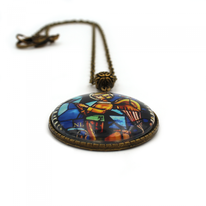 Collier médaillon rond, Ange