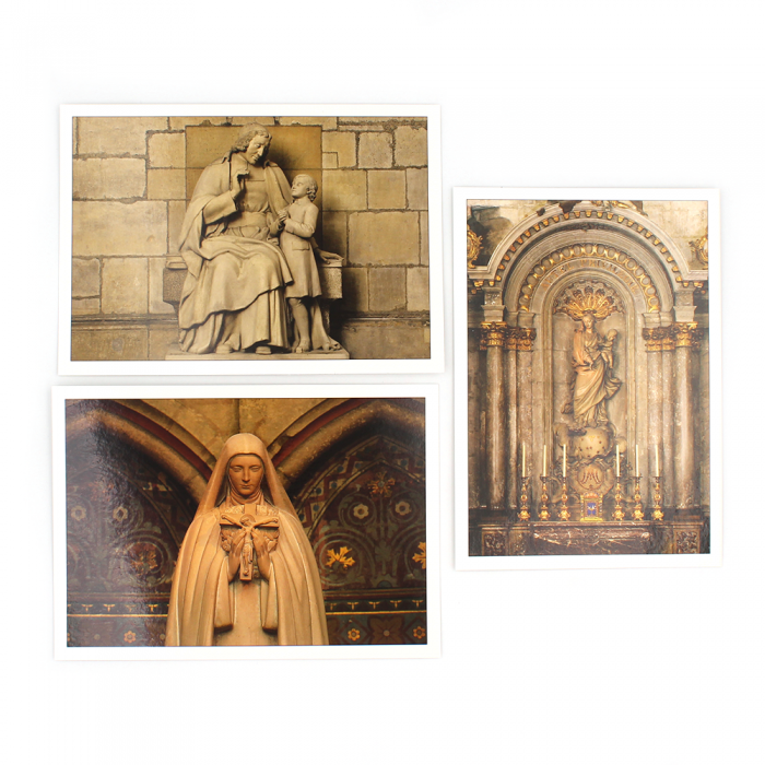 Lot of 10 post cards featuring the statue