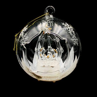 Nativité en verre dans boule verre transparent