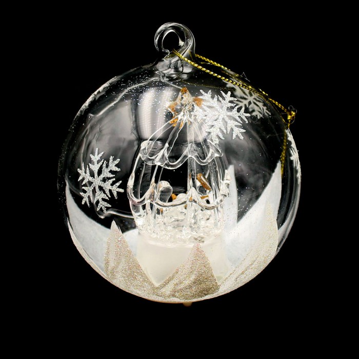 Nativité en verre dans boule verre transparent