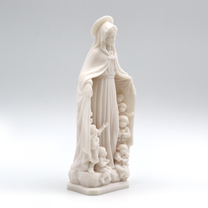 statue Mary protecting children