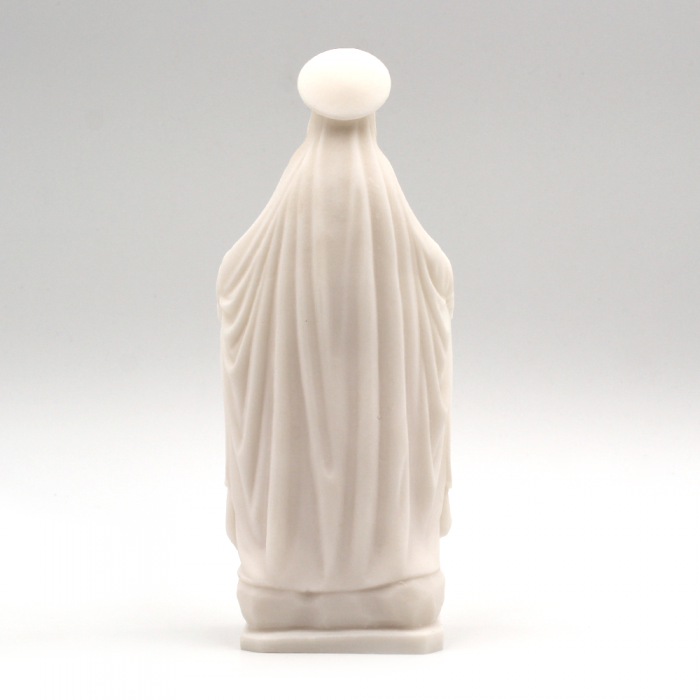 statue Mary protecting children