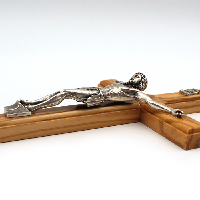 Crucifix en bois d'olivier