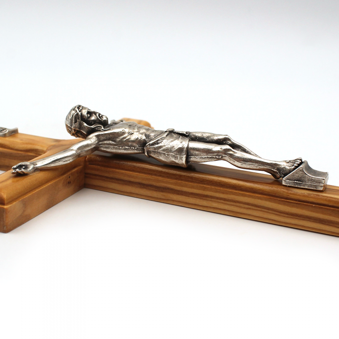 Crucifix en bois d'olivier