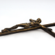 Crucifix en métal façon bronze