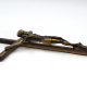 Crucifix en métal façon bronze