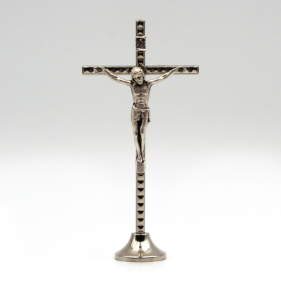 Croix métal sur socle