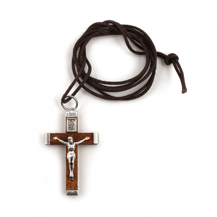 Croix métal et bois marron