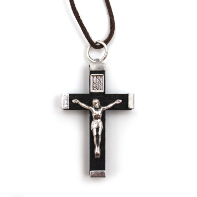Croix métal et bois noir